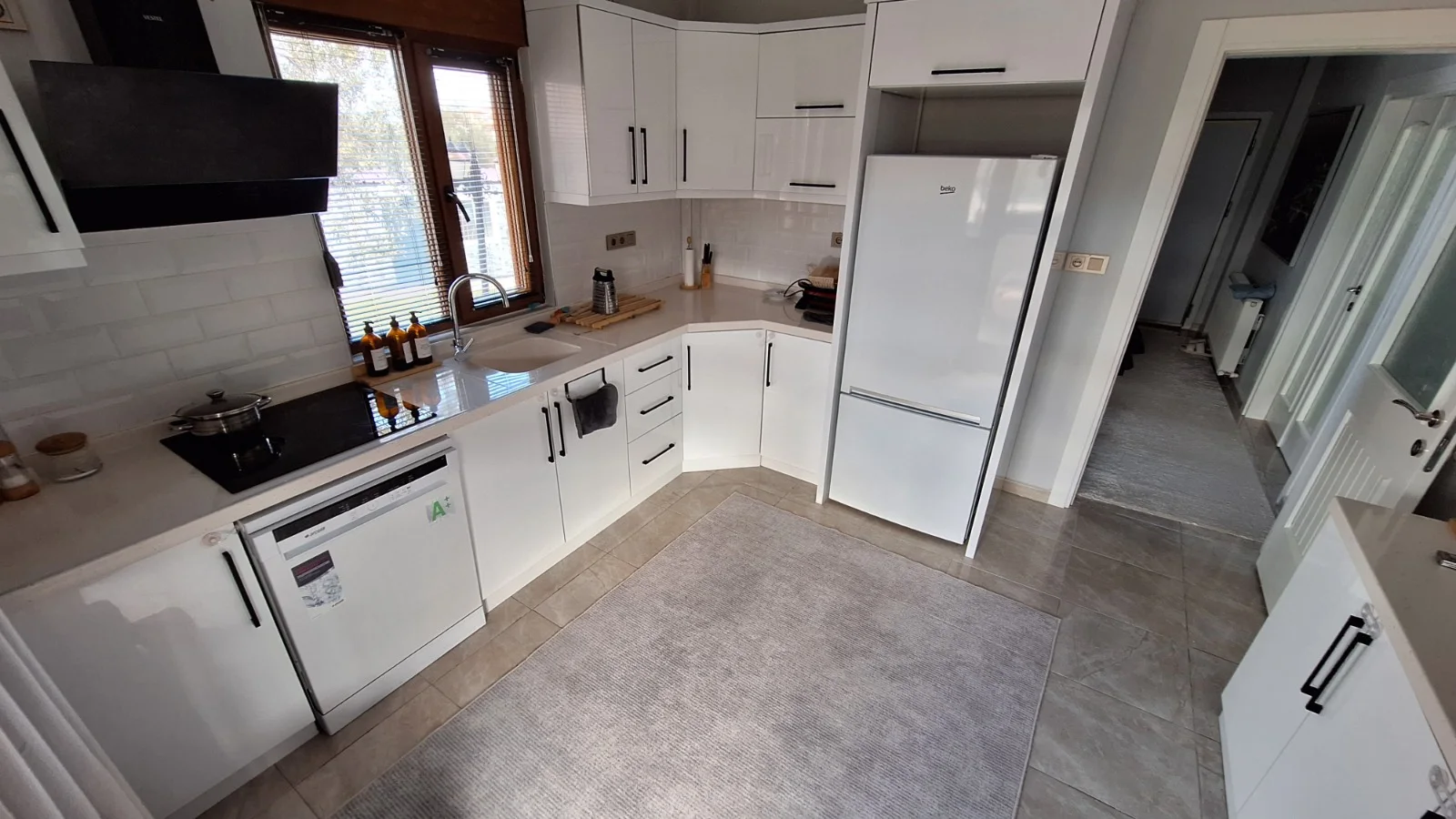 Sahilkent’te bahçe keyfi: Havuzlu ve güvenlikli sitede 5+2 villa 8