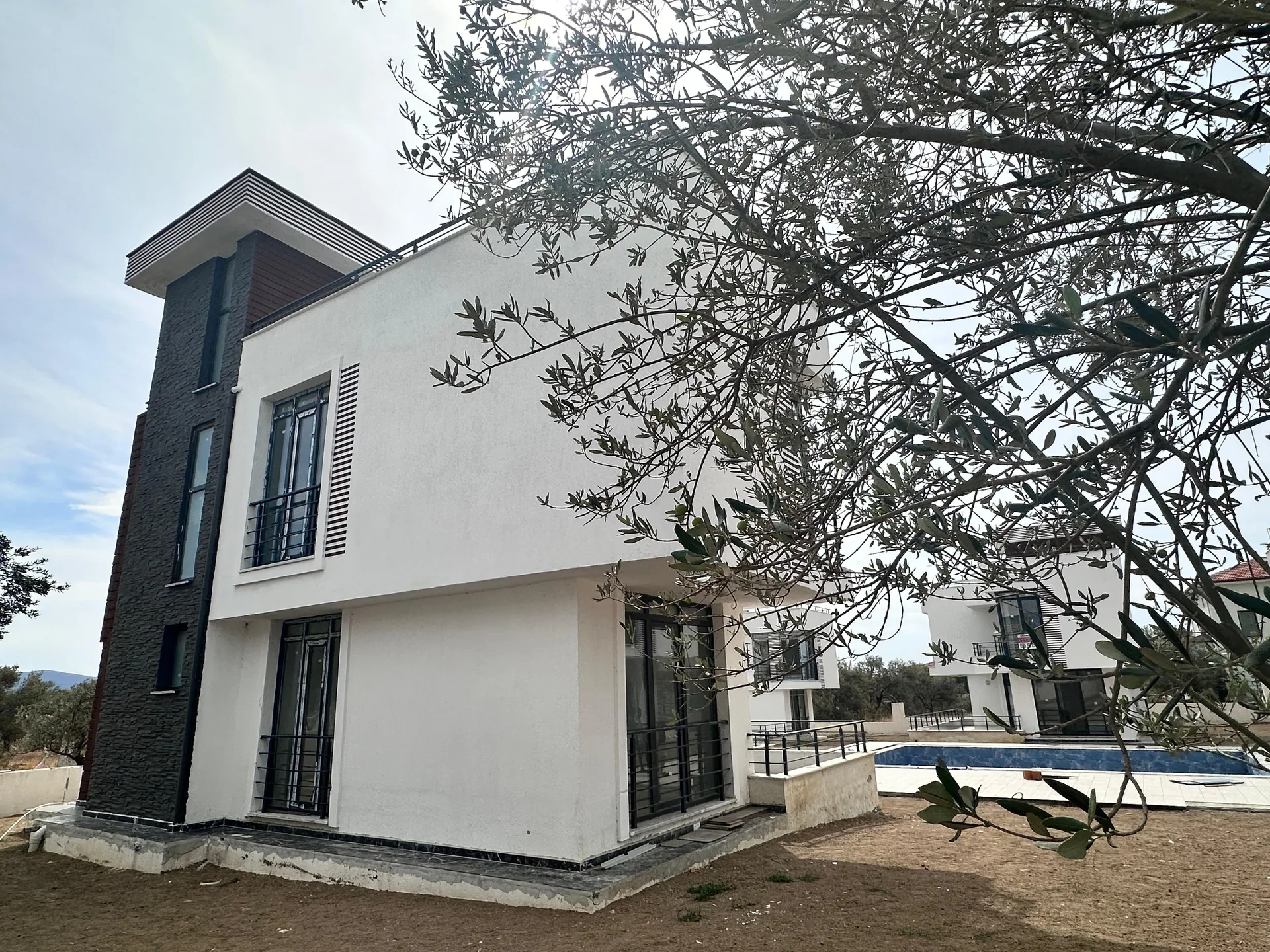 Zeytinlerin Arasında Modern Yaşam: Karaağaç’ta 190 m² 3+1 Villa 3