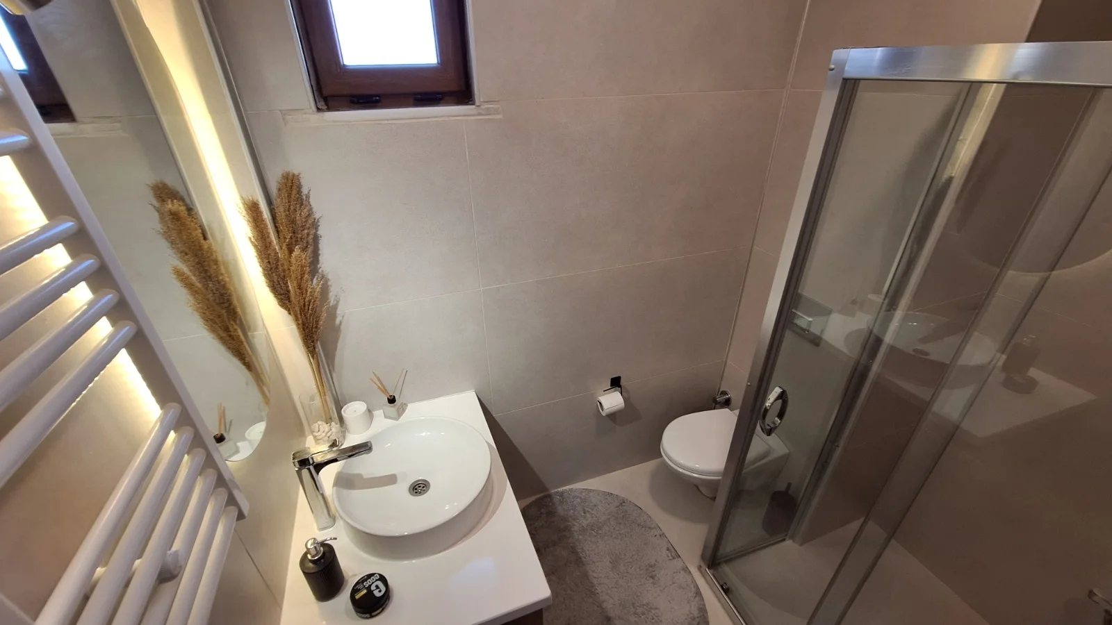 Sahilkent’te bahçe keyfi: Havuzlu ve güvenlikli sitede 5+2 villa 12