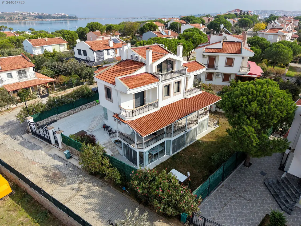 Cunda’da Bahçe, Deniz ve Konfor: Yenilenmiş 6+1 Villa 15