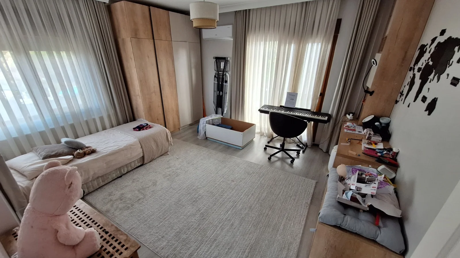 Sahilkent’te bahçe keyfi: Havuzlu ve güvenlikli sitede 5+2 villa 10