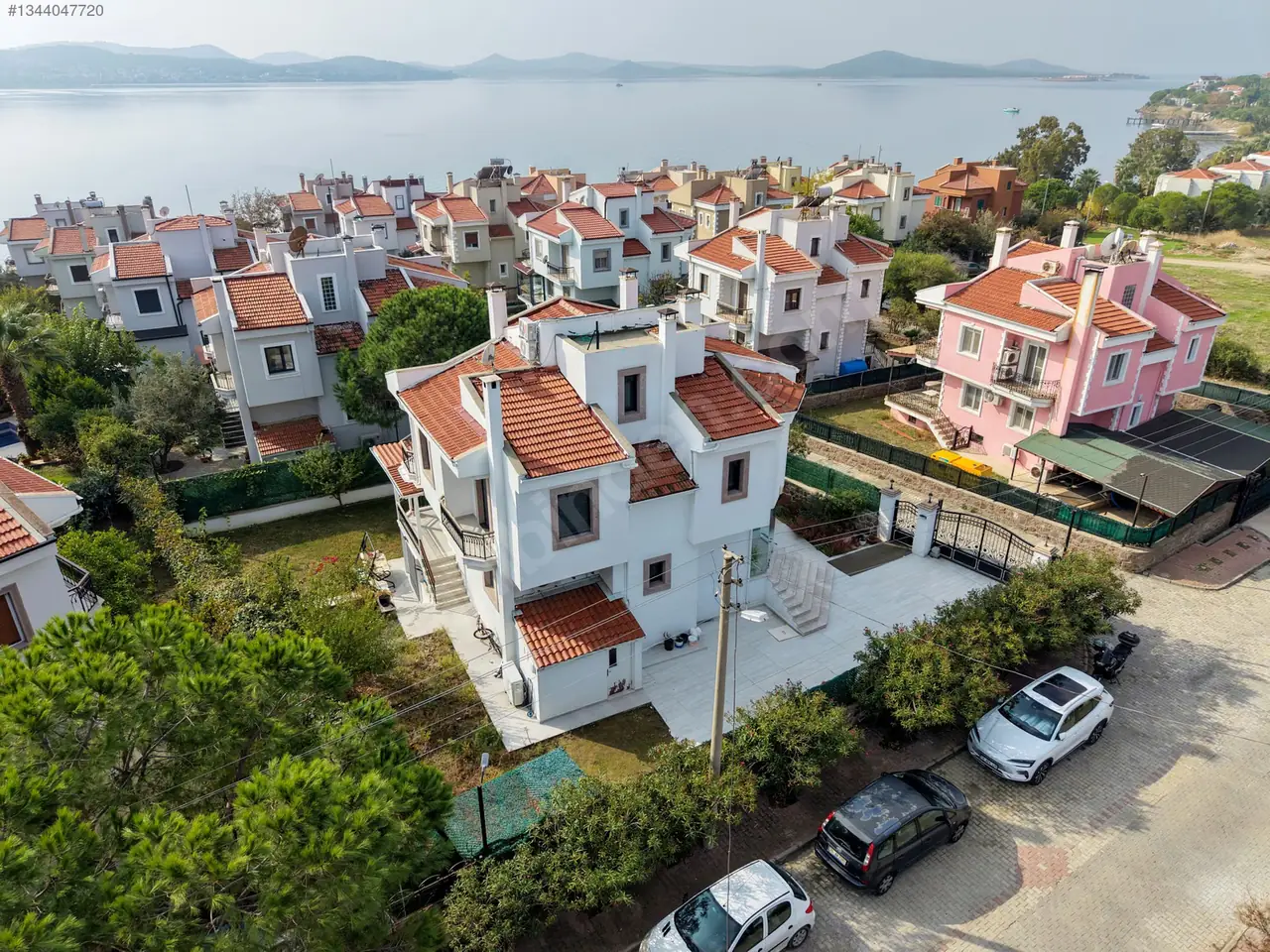 Cunda’da Bahçe, Deniz ve Konfor: Yenilenmiş 6+1 Villa 17