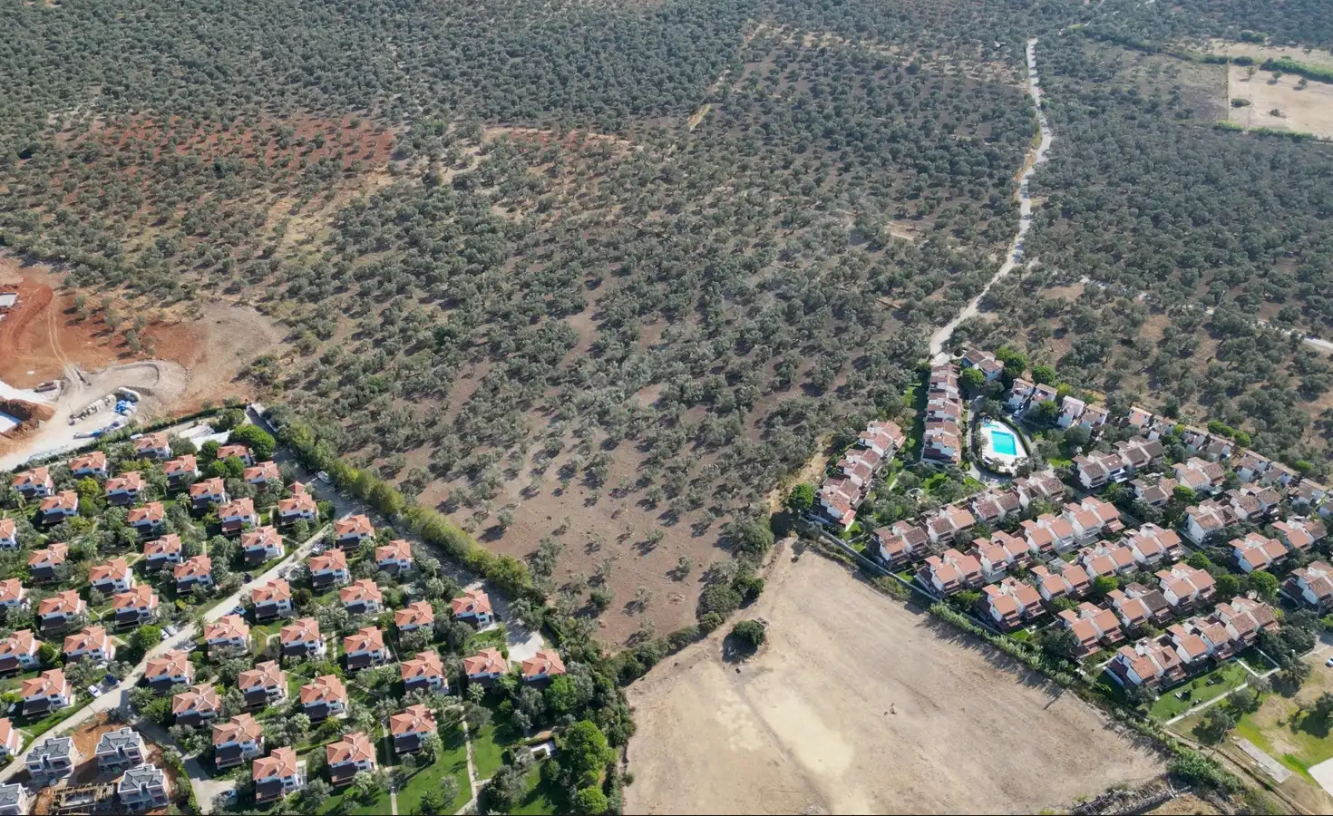 AYVALIK’TA DENİZE 150m | 43 DÖNÜM (3 PARSEL) BÜYÜK ÖLÇEKİ YATIRIMLIK ARAZİ