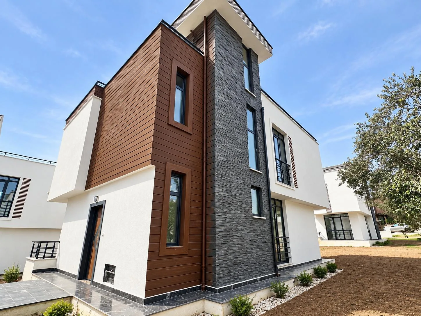 Zeytinlerin Arasında Modern Yaşam: Karaağaç’ta 190 m² 3+1 Villa 4