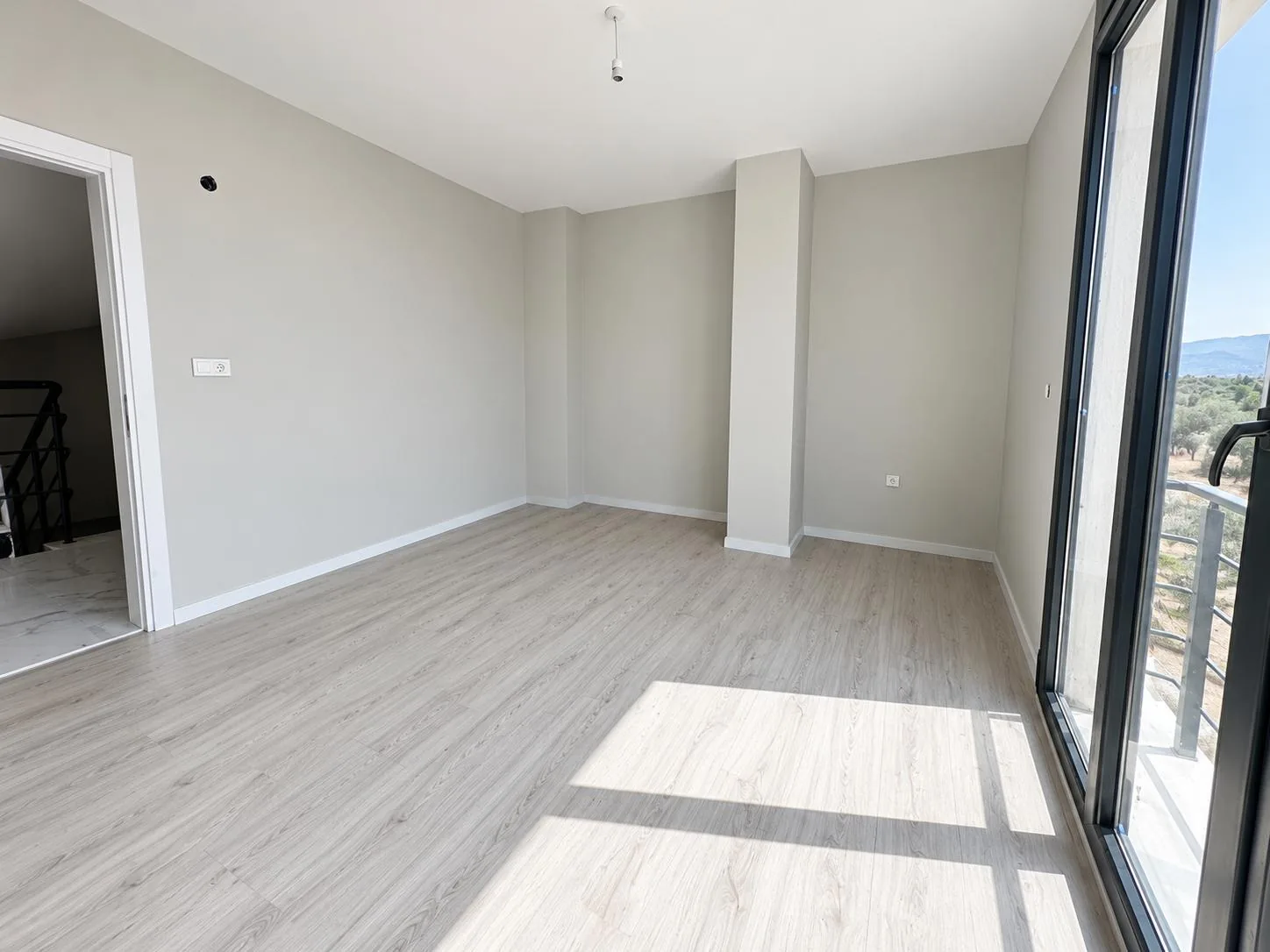Zeytinlerin Arasında Modern Yaşam: Karaağaç’ta 190 m² 3+1 Villa 13