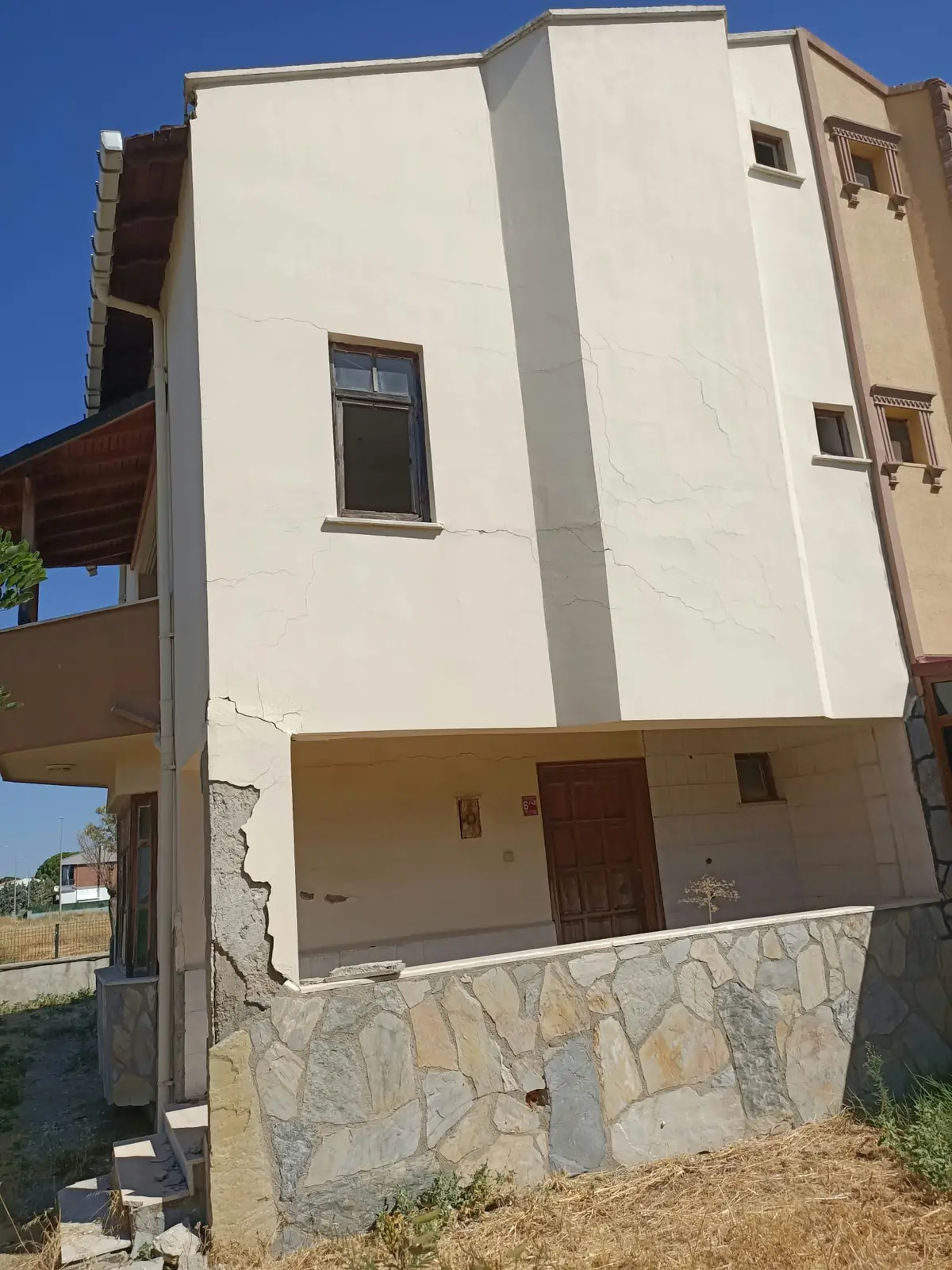Altınova’da Kendi Evinizi Şekillendirin: Bahçeli 4+1 Villa 21