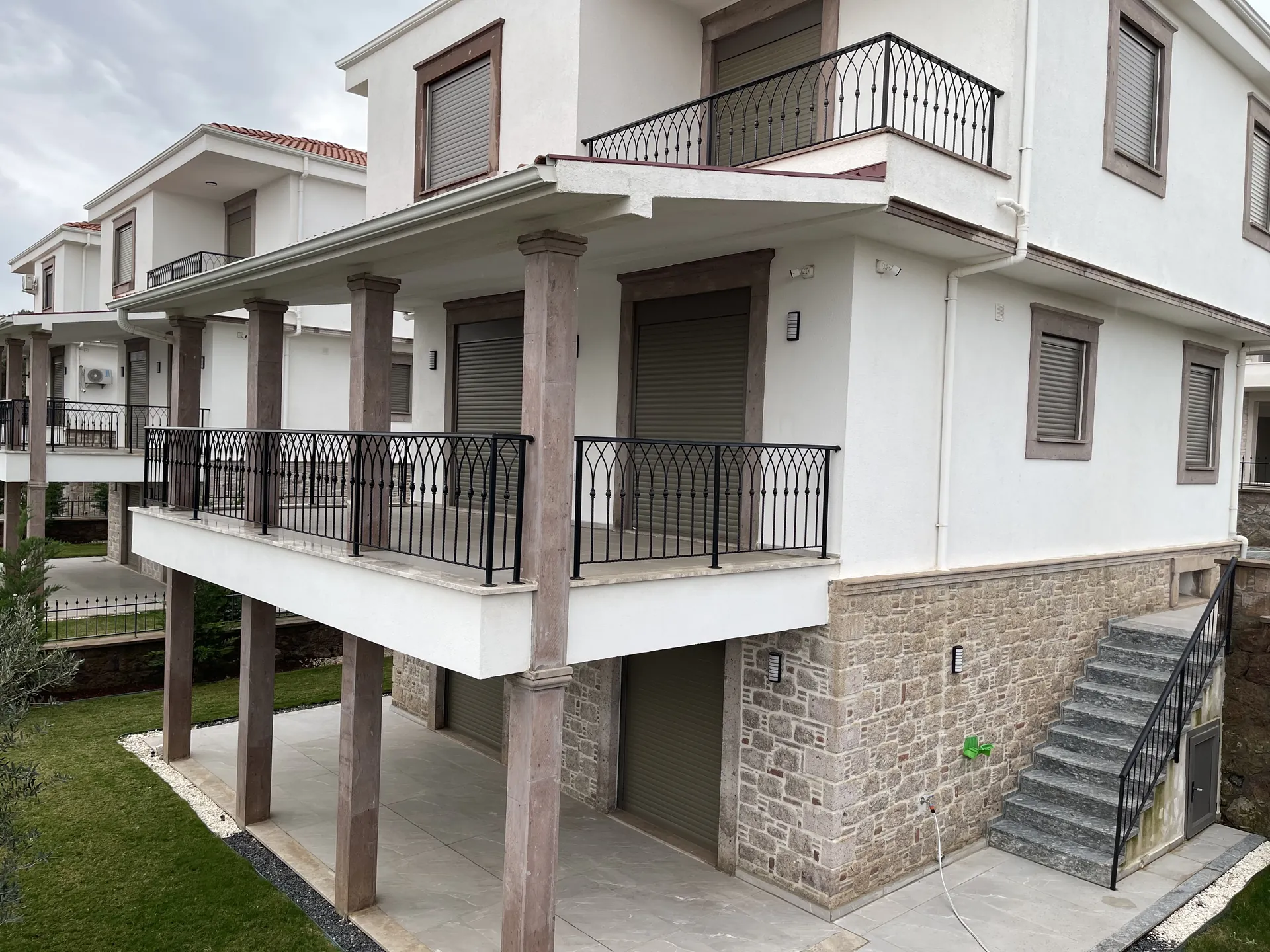 Room for the Whole Family: Brand-New 5-Bedroom Villa with Sea Views in Cunda 8