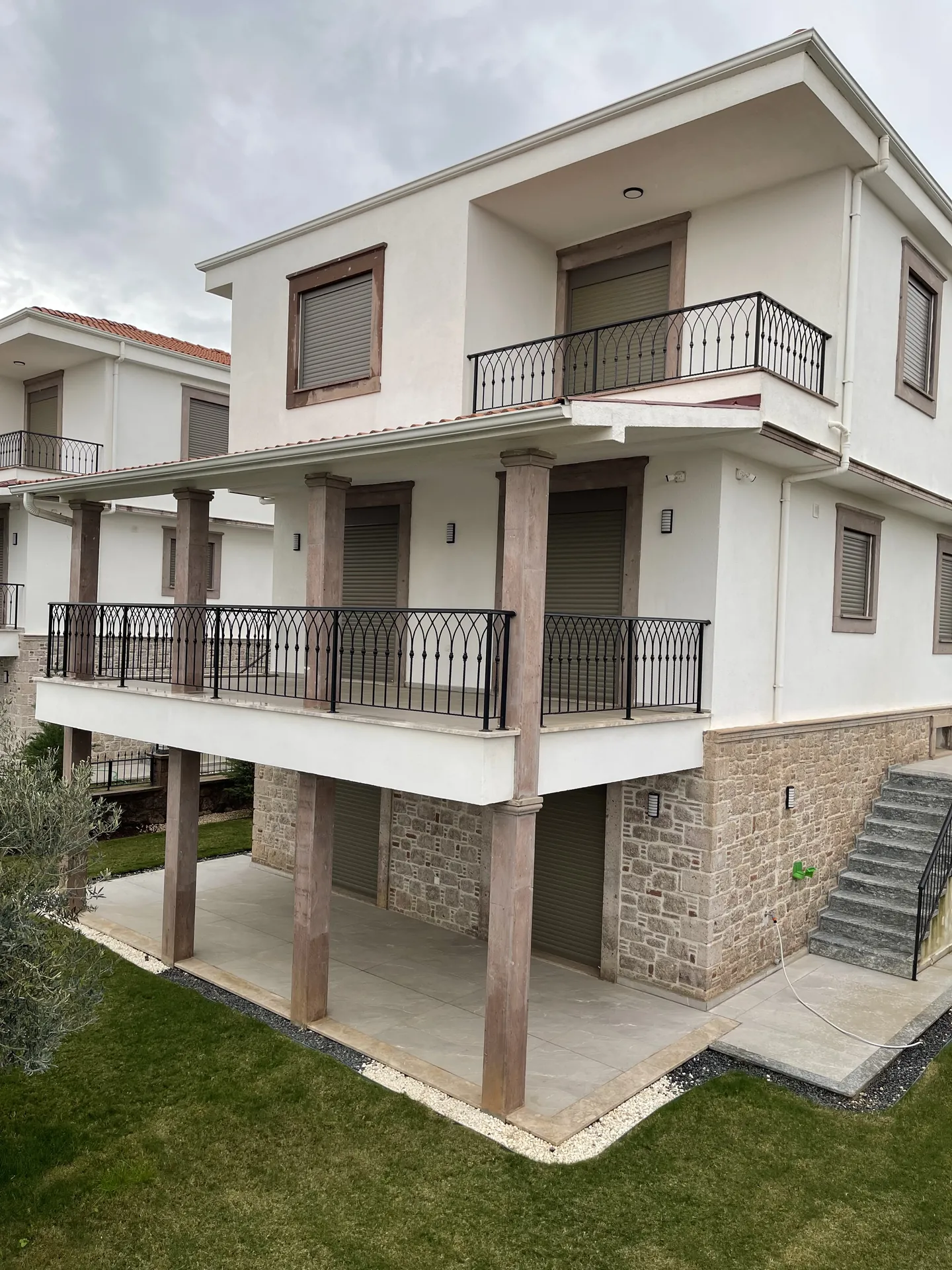 Room for the Whole Family: Brand-New 5-Bedroom Villa with Sea Views in Cunda 3