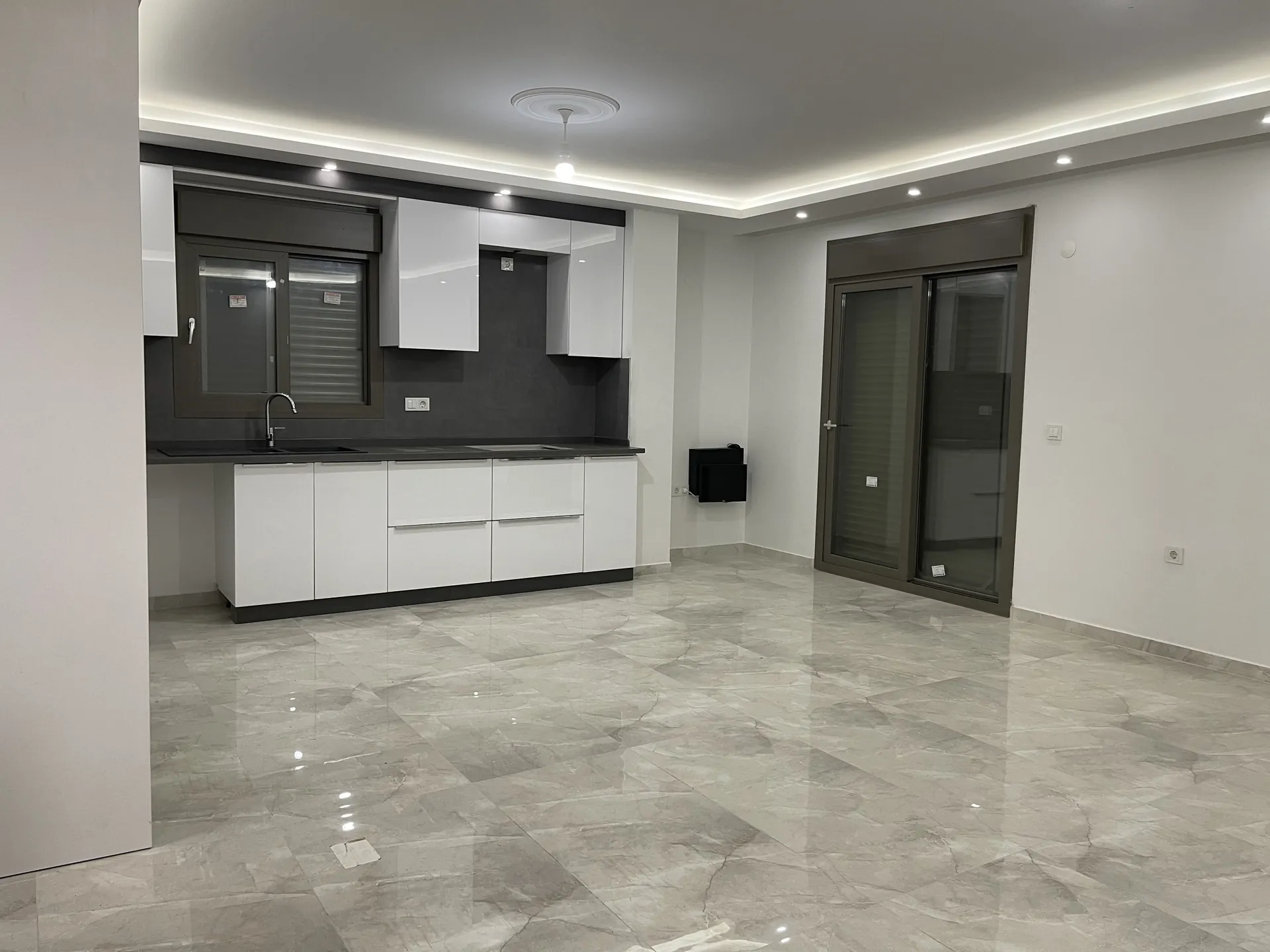 Room for the Whole Family: Brand-New 5-Bedroom Villa with Sea Views in Cunda 5
