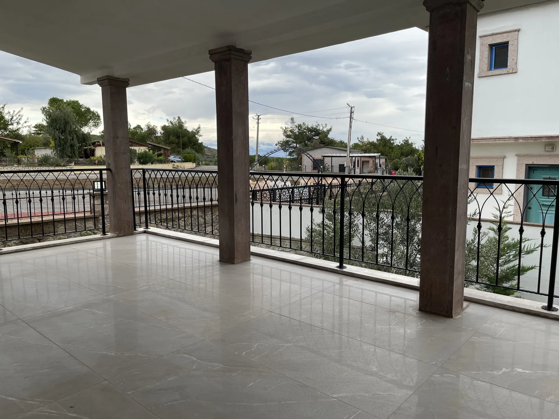 Room for the Whole Family: Brand-New 5-Bedroom Villa with Sea Views in Cunda 4