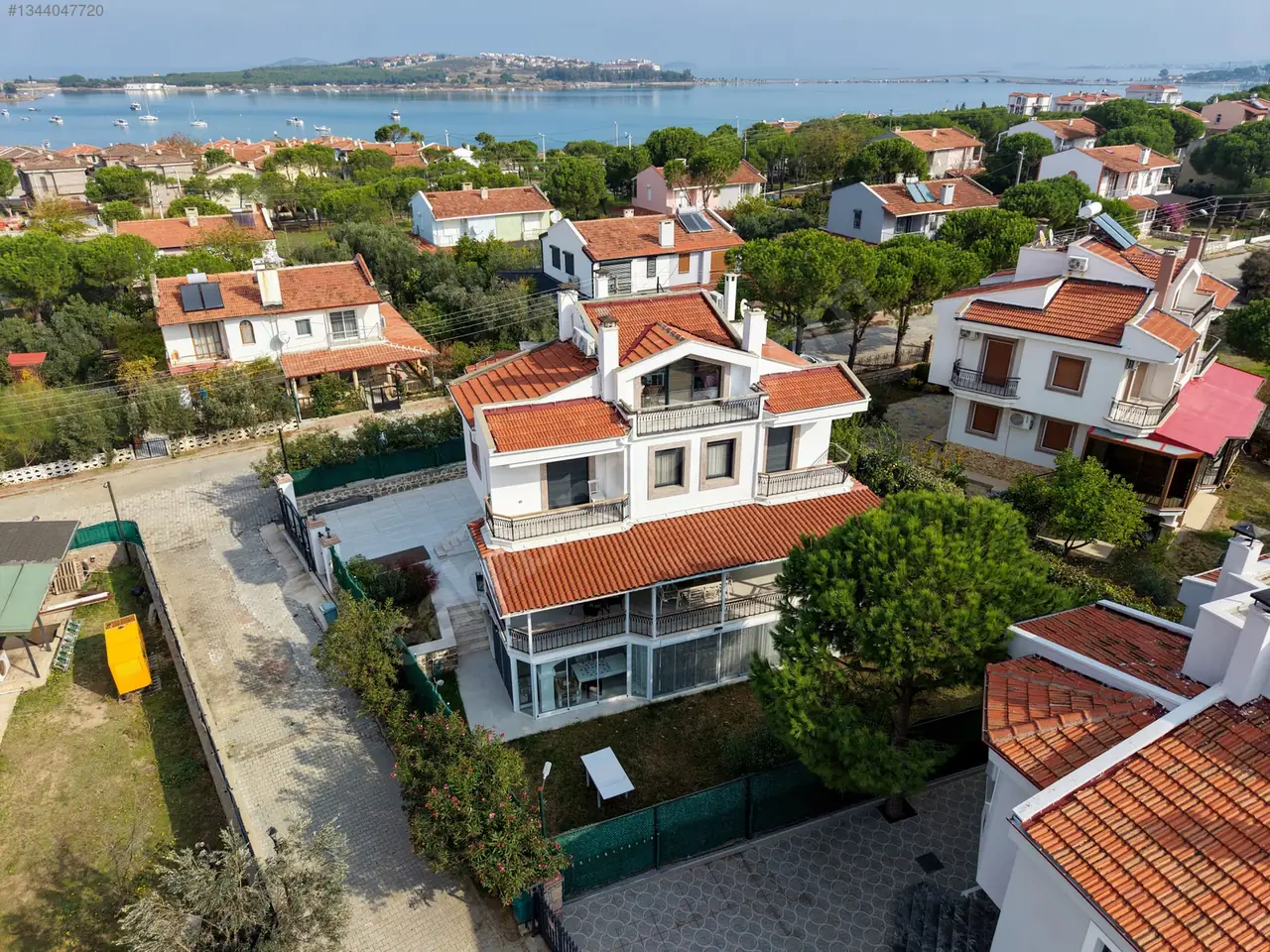 Cunda’da Bahçe, Deniz ve Konfor: Yenilenmiş 6+1 Villa