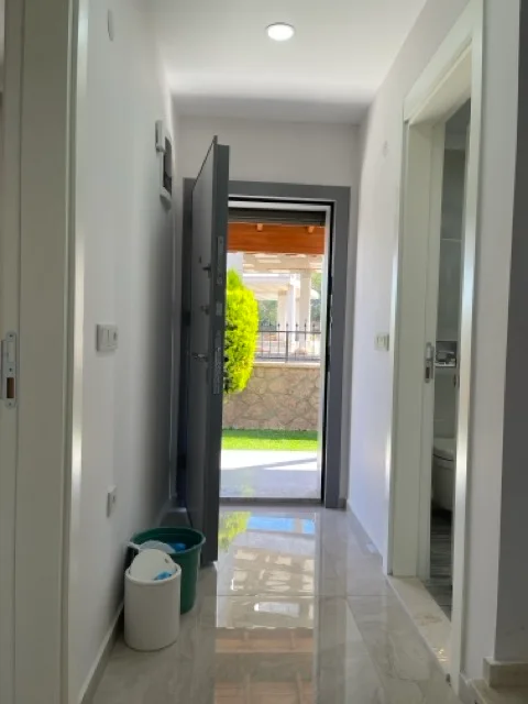 CUNDA ADASI’NDA DENİZE 200m | SIFIR, MÜSTAKİL BAHÇELİ & TAŞ MİMARİLİ LÜKS 3+1 VİLLA 15