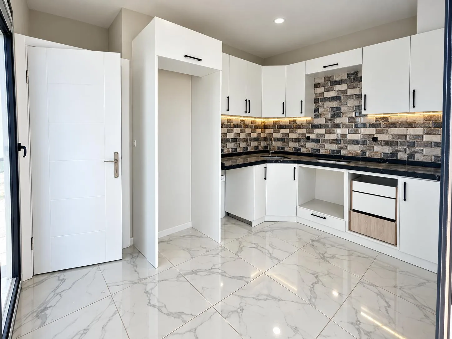 Zeytinlerin Arasında Modern Yaşam: Karaağaç’ta 190 m² 3+1 Villa 9