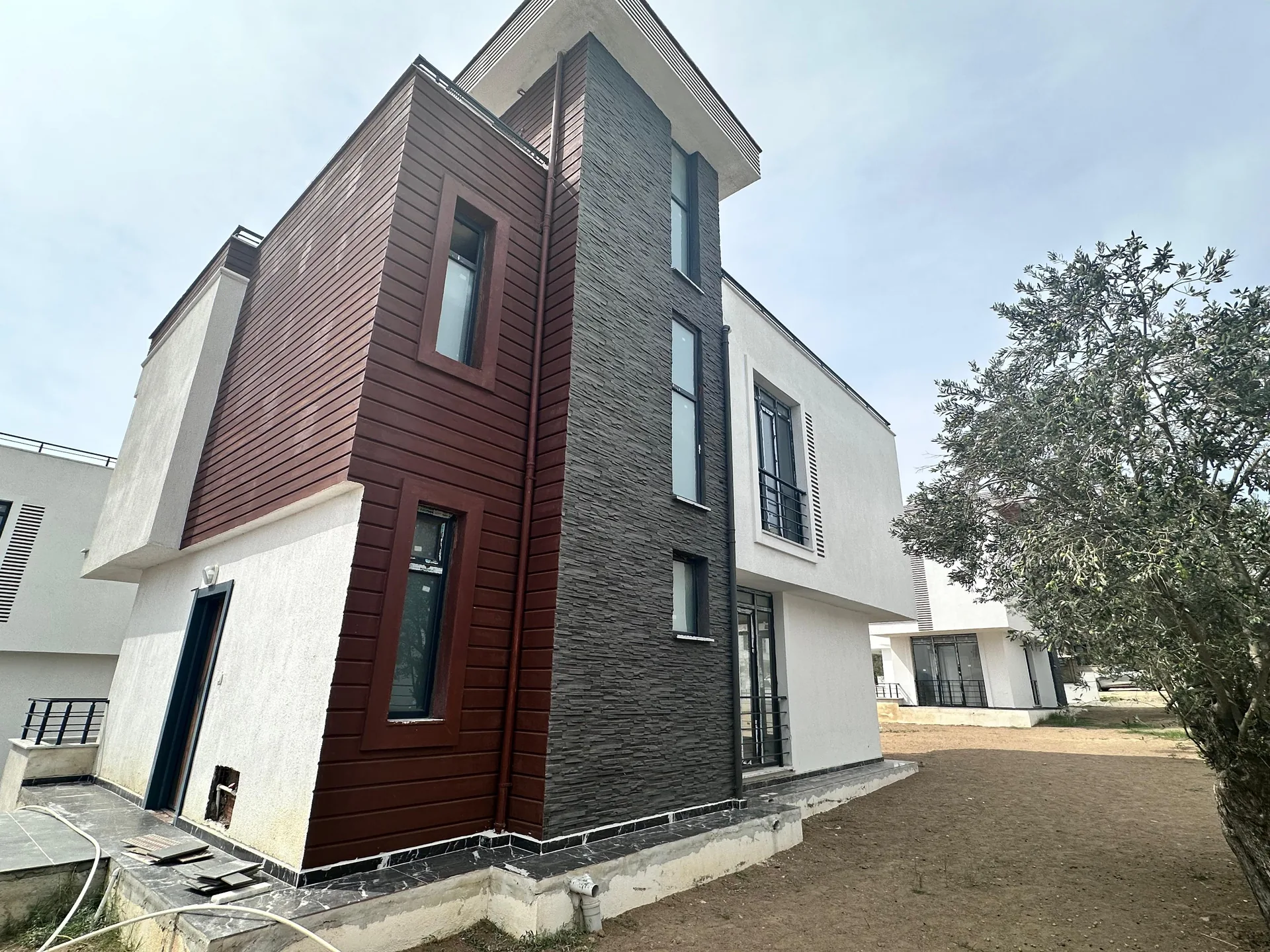 Zeytinlerin Arasında Modern Yaşam: Karaağaç’ta 190 m² 3+1 Villa 5